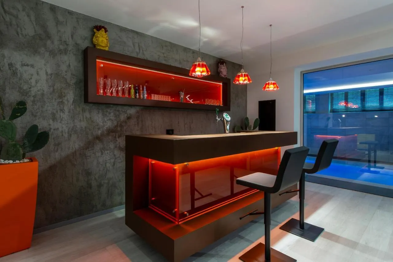 Vivilo With Private Pool-Foresteria Appartamento Milano Italia