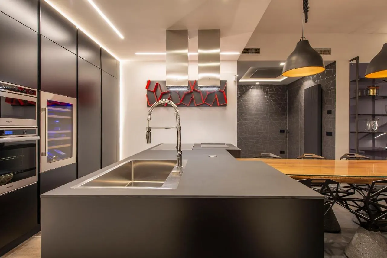Vivilo With Private Pool-Foresteria Appartamento Milano 0*,  Italia
