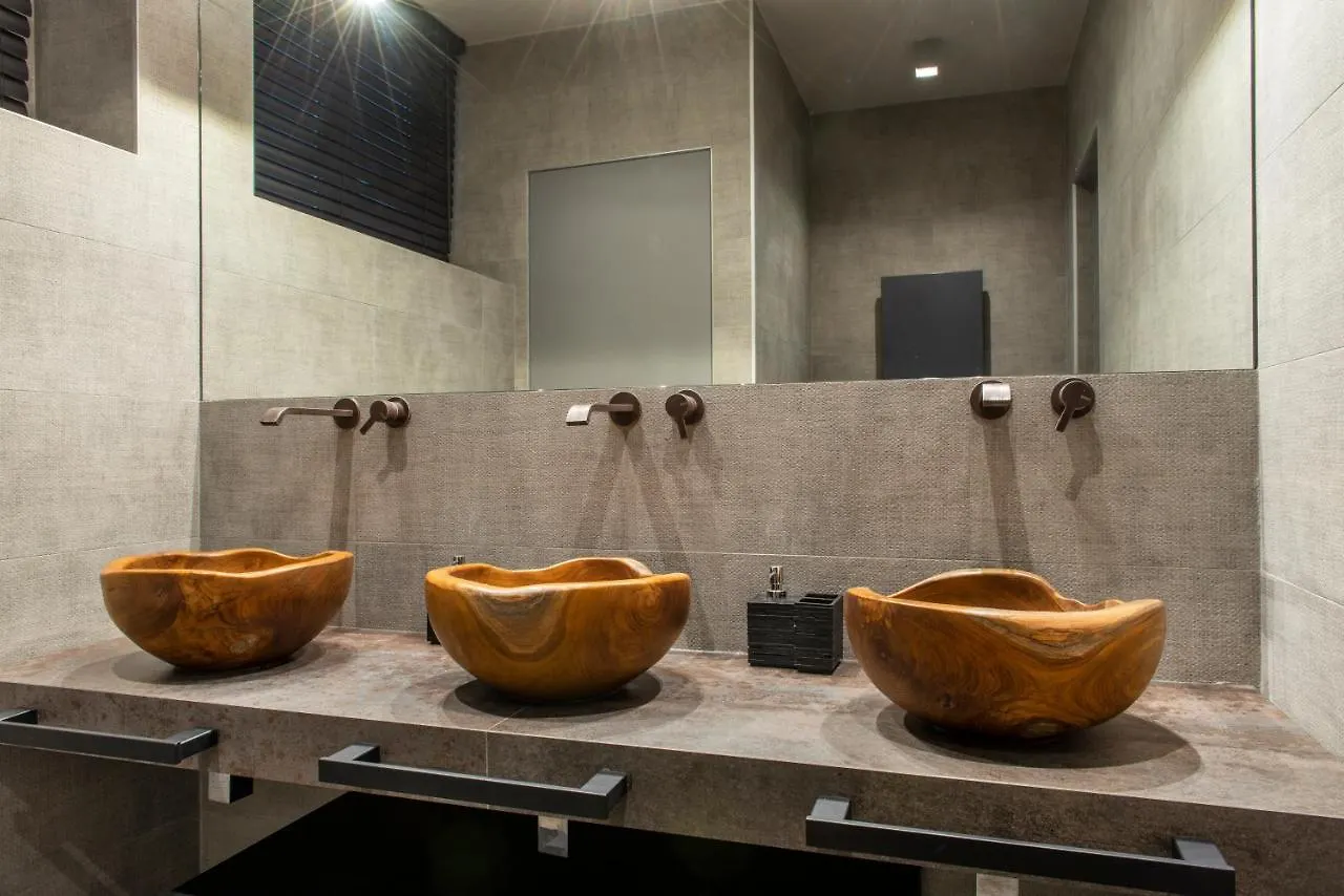Vivilo With Private Pool-Foresteria Appartamento Milano 0*,  Italia